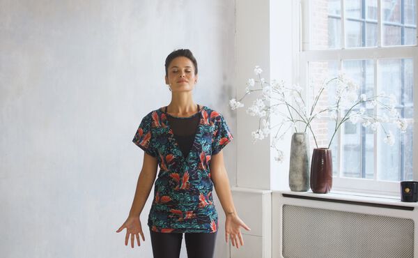 En yogasekvens til Vata, der skaber jordforbindelse