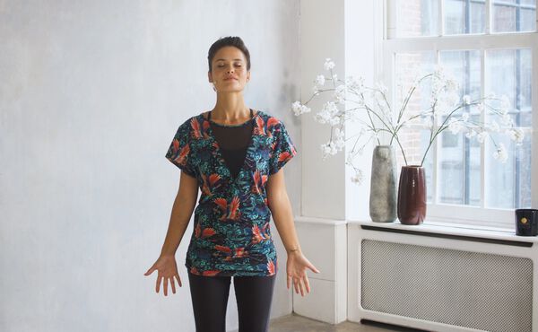 Posições de yoga de fundamentação para Vata