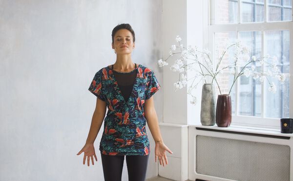 En jordende yogasekvens for Vata