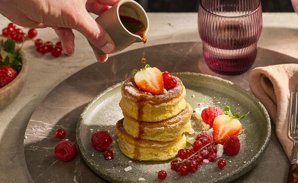 Herkuttele näillä japanilaisilla soufflé-pannukakuilla tänä ystävänpäivänä