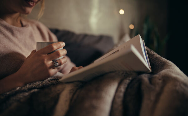 Ponte cómodo y disfruta de estos 5 libros para el otoño 