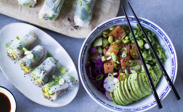 Een heerlijke umami poké bowl met verse, rauwe zalm