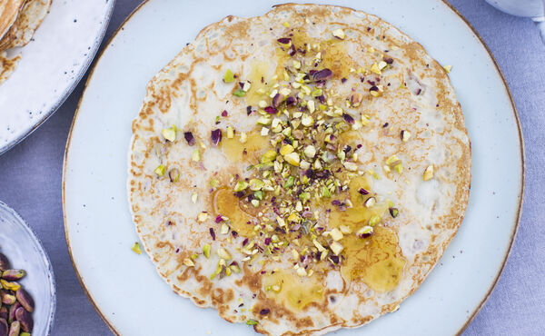 Frukostrecept: Pannkakor med pistage och apelsinblomma