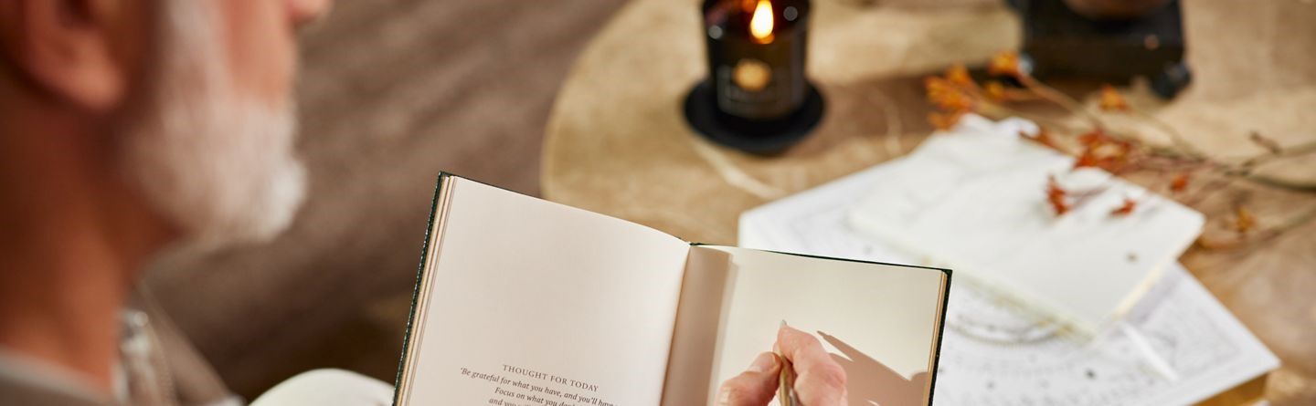 Aromatherapy and the Power of Positive Thinking: Enhancing Your Mindset - Gratitude Journaling: Focusing on the Good