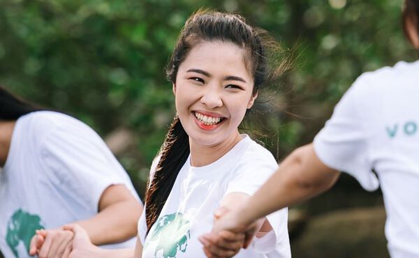 The incredible benefits of volunteer work for others and yourself