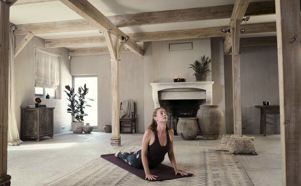 Stap op de yoga mat met het 3 Days of Yoga Program van Deborah & Rituals