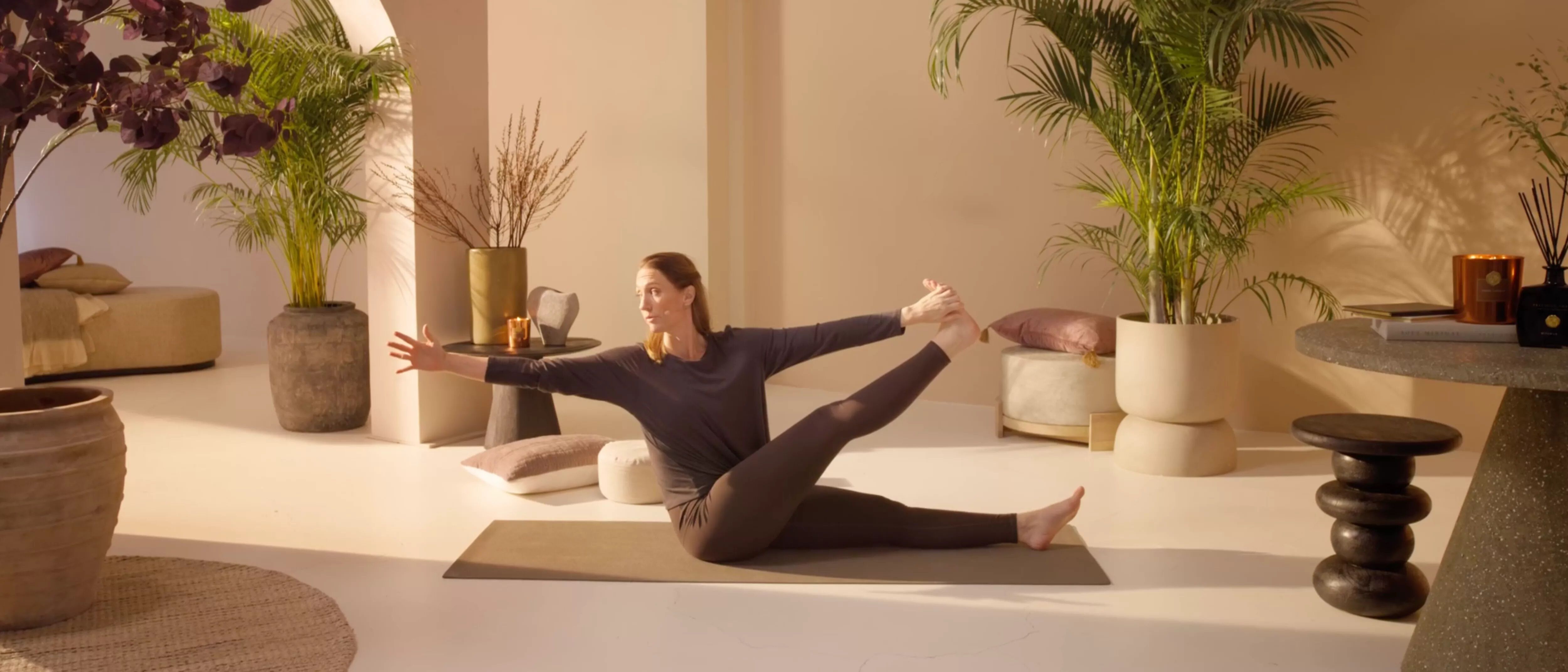 Aprovecha el poder de la luna llena con este renovador ejercicio de yoga