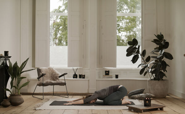 Yoga bajo la luna llena para encontrar el equilibrio