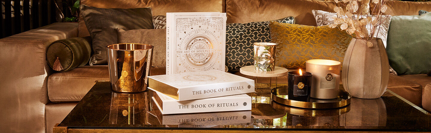 Sneak peek! Shop nu The Book of Rituals