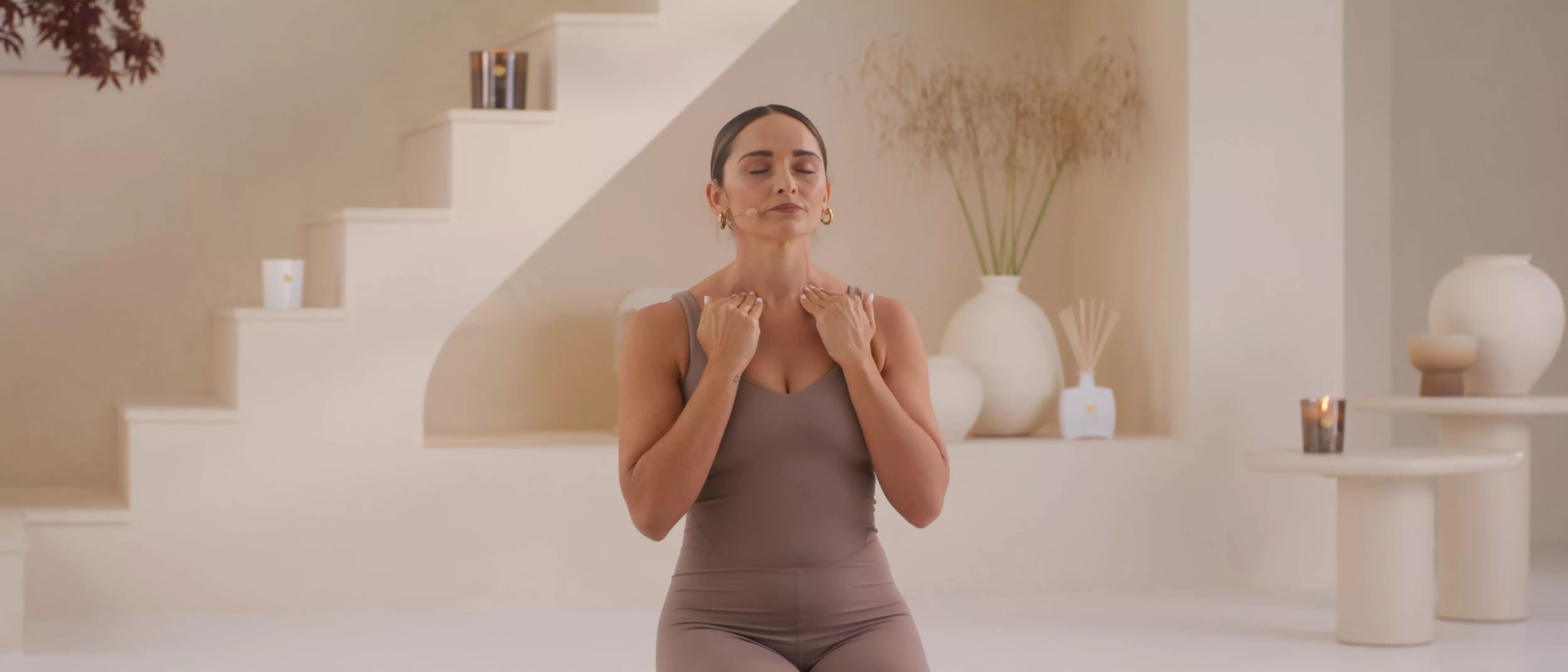 Evita la retenci&oacute;n de l&iacute;quidos y mejora la circulaci&oacute;n con esta sesi&oacute;n de yoga