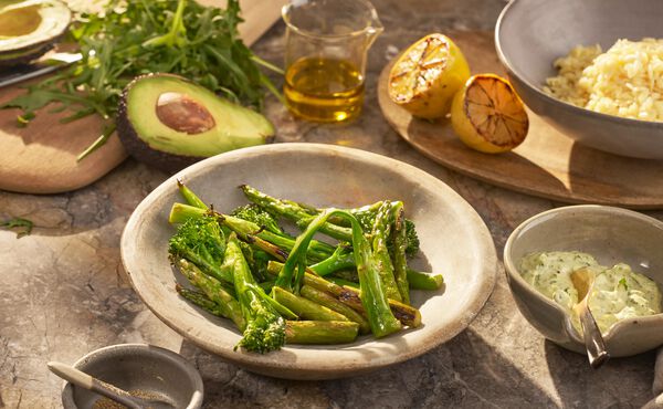 Green Goddess salad with orzo, grilled vegetables, avocado and lemon – a healthy recipe for glowing skin.