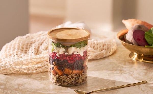 The no.1 lunch for on-the-go: Autumn salad in a Mason jar