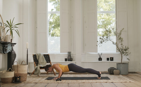 Séance de Pilates pour tonifier les bras et les abdos