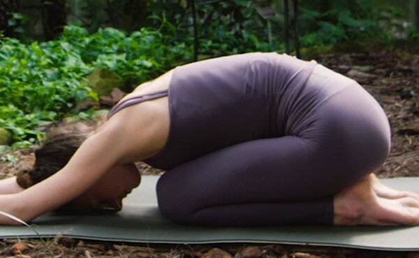 Yoga for trætte skuldre og nakke
