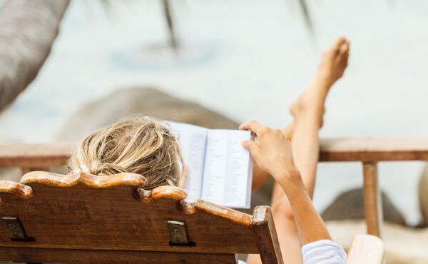 Dit zijn de beste boeken om de zomer ontspannen mee door te komen