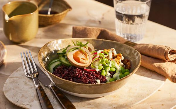 Perfekte Resteverwertung – mit dieser köstlichen Bowl mit schwarzem Reis