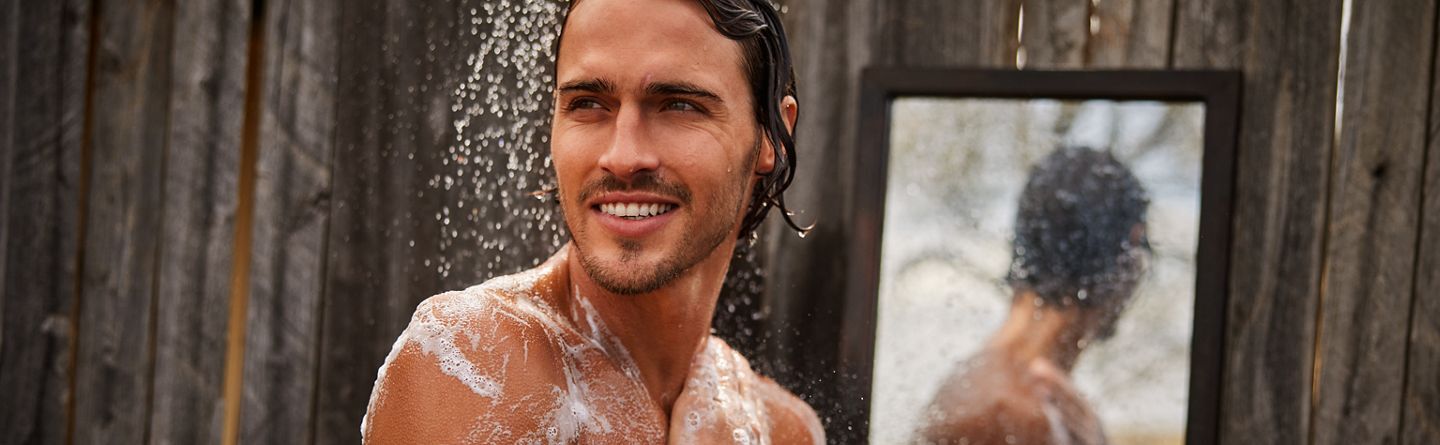 Prova la sfida della doccia fredda per dormire meglio, ricaricarti di energia e ottenere altri benefici 