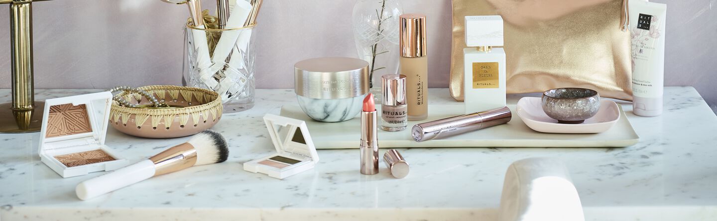 3 Simple Steps To Take Your Daytime Make Up Through To Night Rituals 3 Simple Steps To Take Your Daytime Make Up Through To Night Rituals