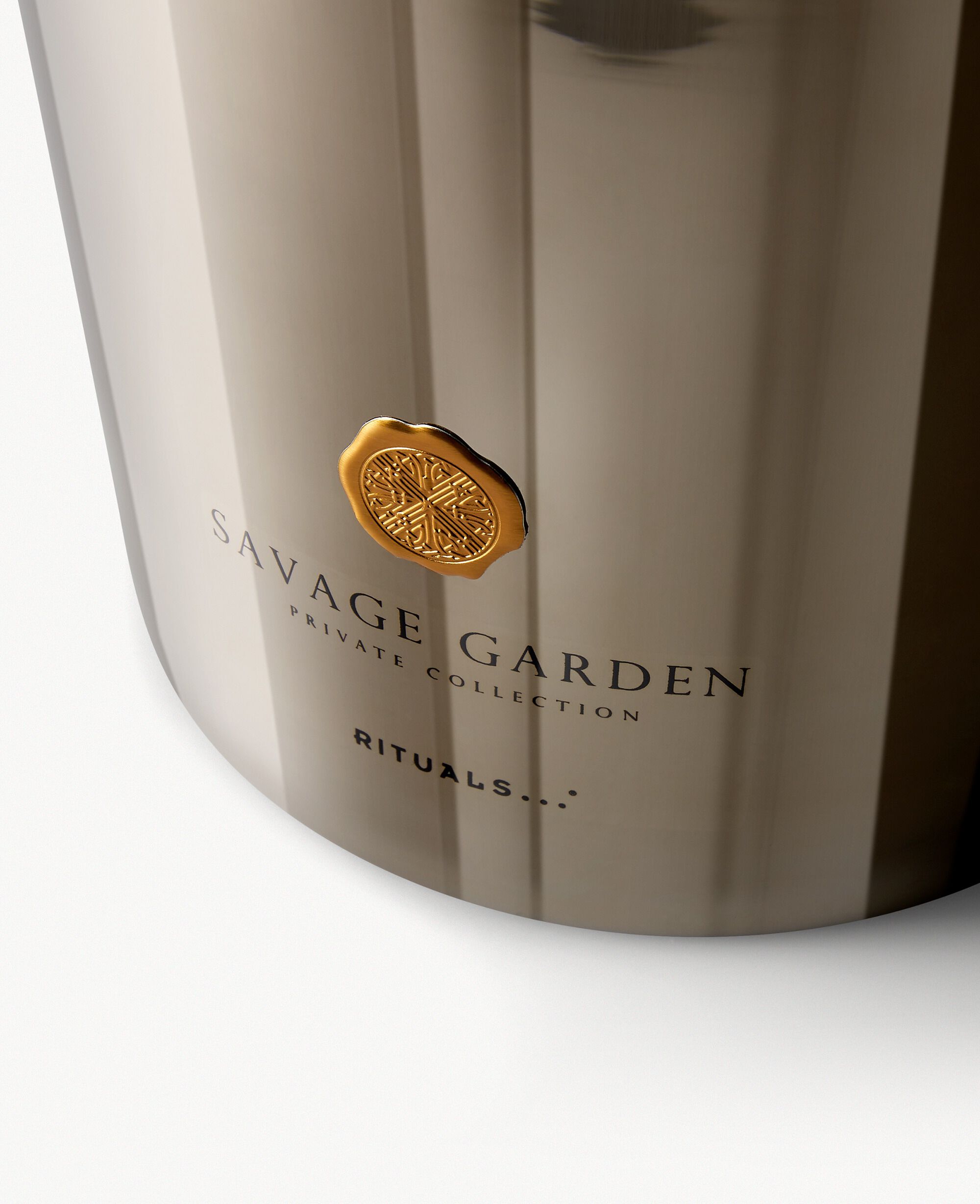 XXL Savage Garden Scented Candle bestel online bij RITUALS