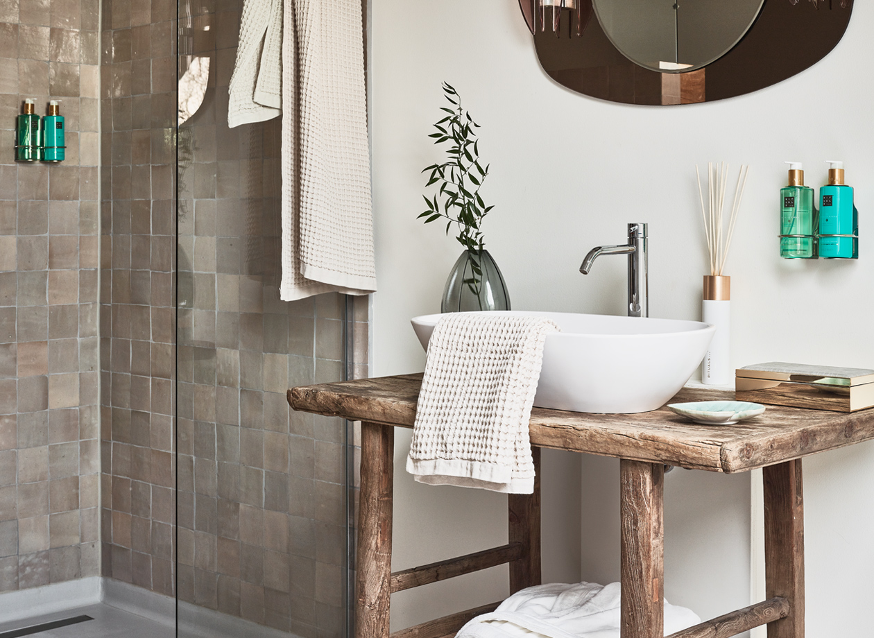 Heighten your guest’s stay with luxury Dispensers